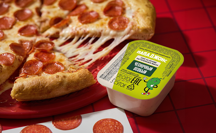 Это фирменный соус на основе растительных масел с нежными чесночными нотками